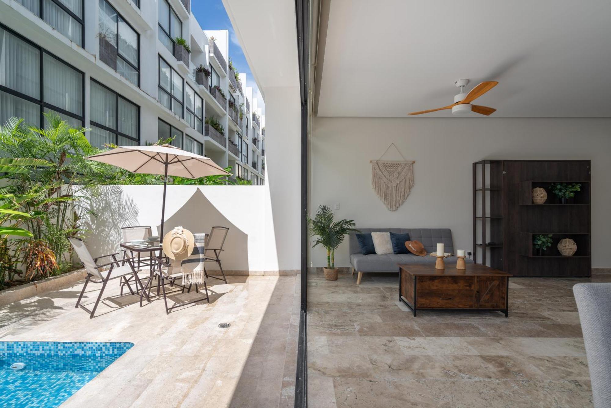 Ideal Escape Private Pool & Near The Apartment