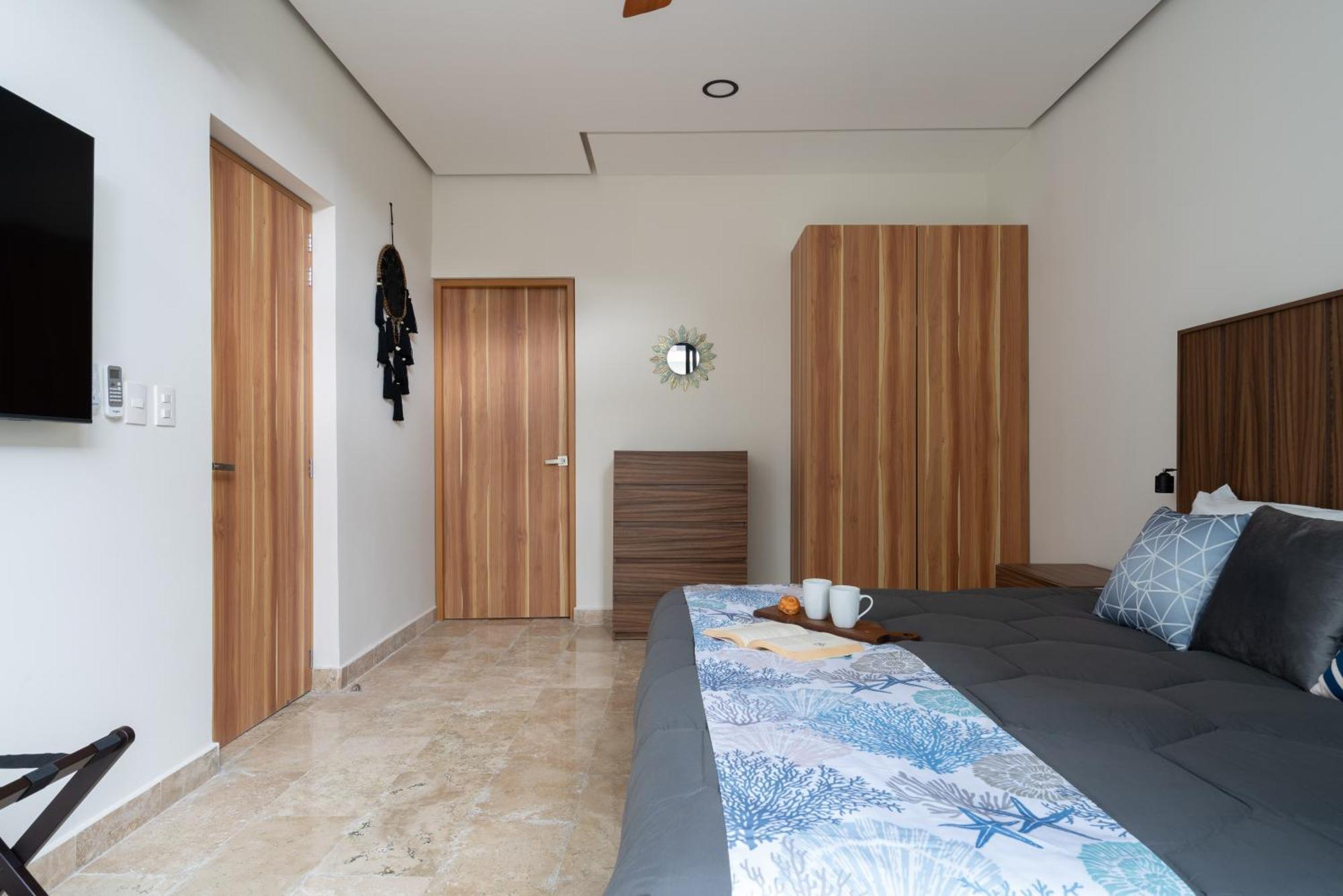 Ideal Escape Private Pool & Near The Apartment